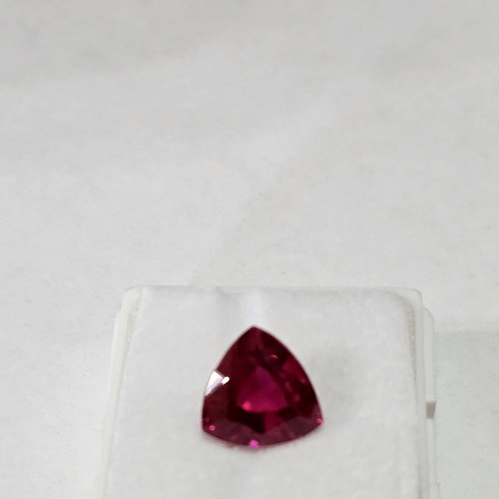 Dark Certified Trillion Cut Ruby 4.40 Carats! ❤️ - Picture 3 of 6
